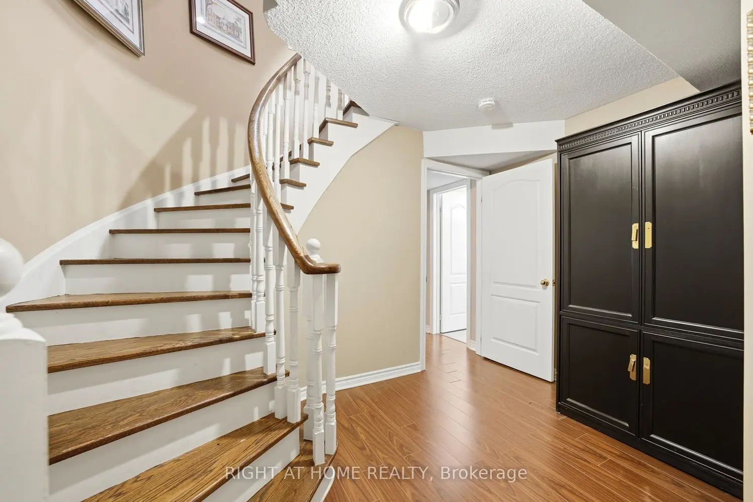 Additional image 16 of 2121 Pinevalley Crescent