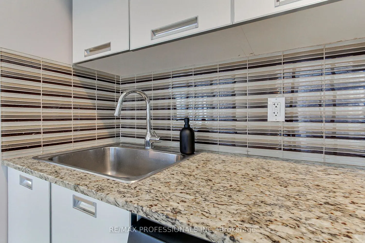 Additional image 8 of 33 Charles Street 710