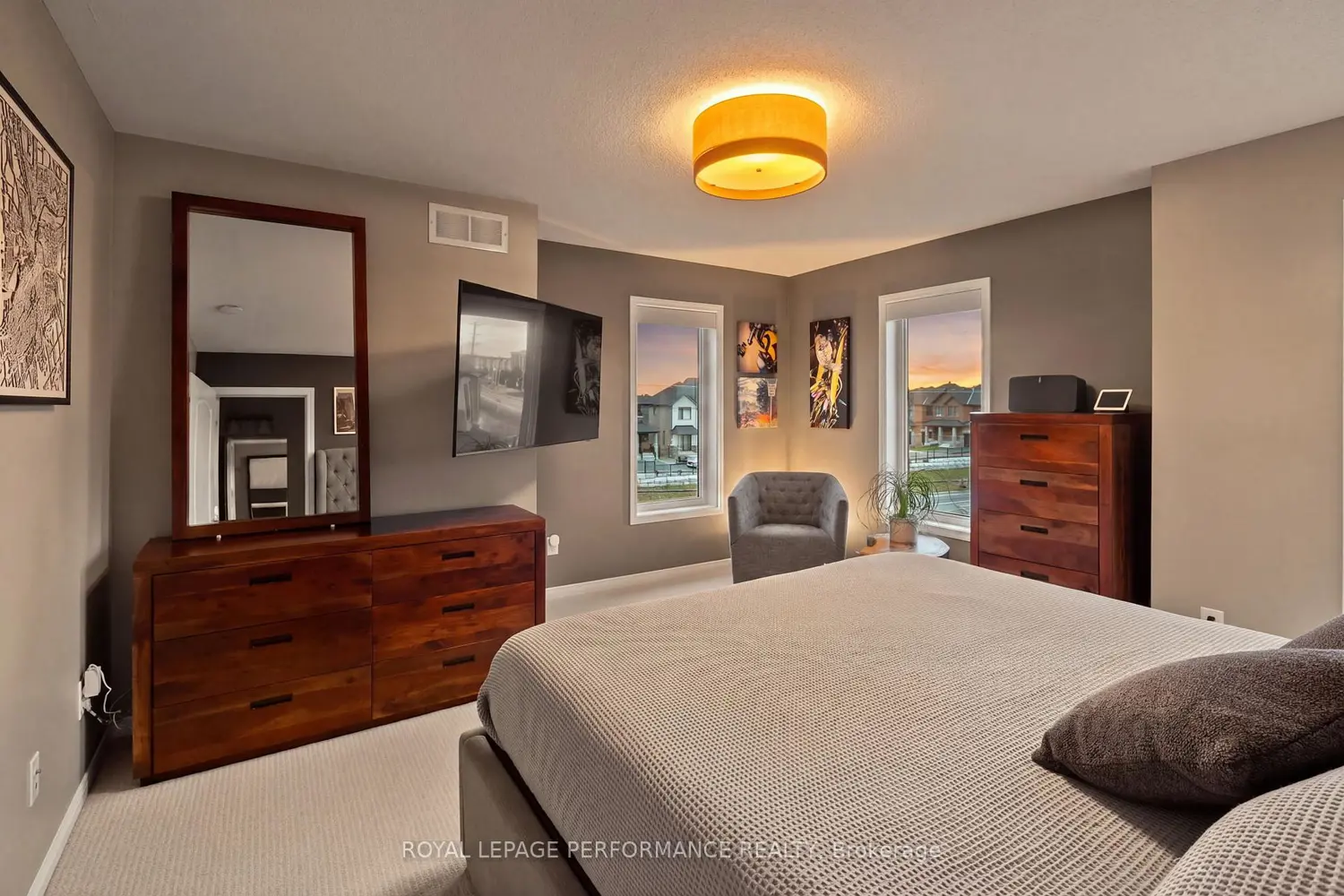 Additional image 12 of 500 Radiant Private
