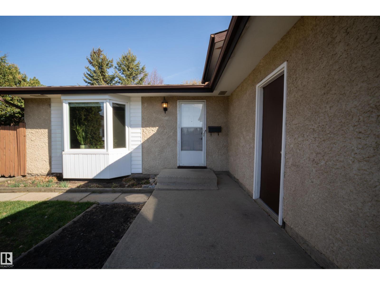 Additional image 2 of 4724 38b Avenue NW, Edmonton, AB, T6L5B9