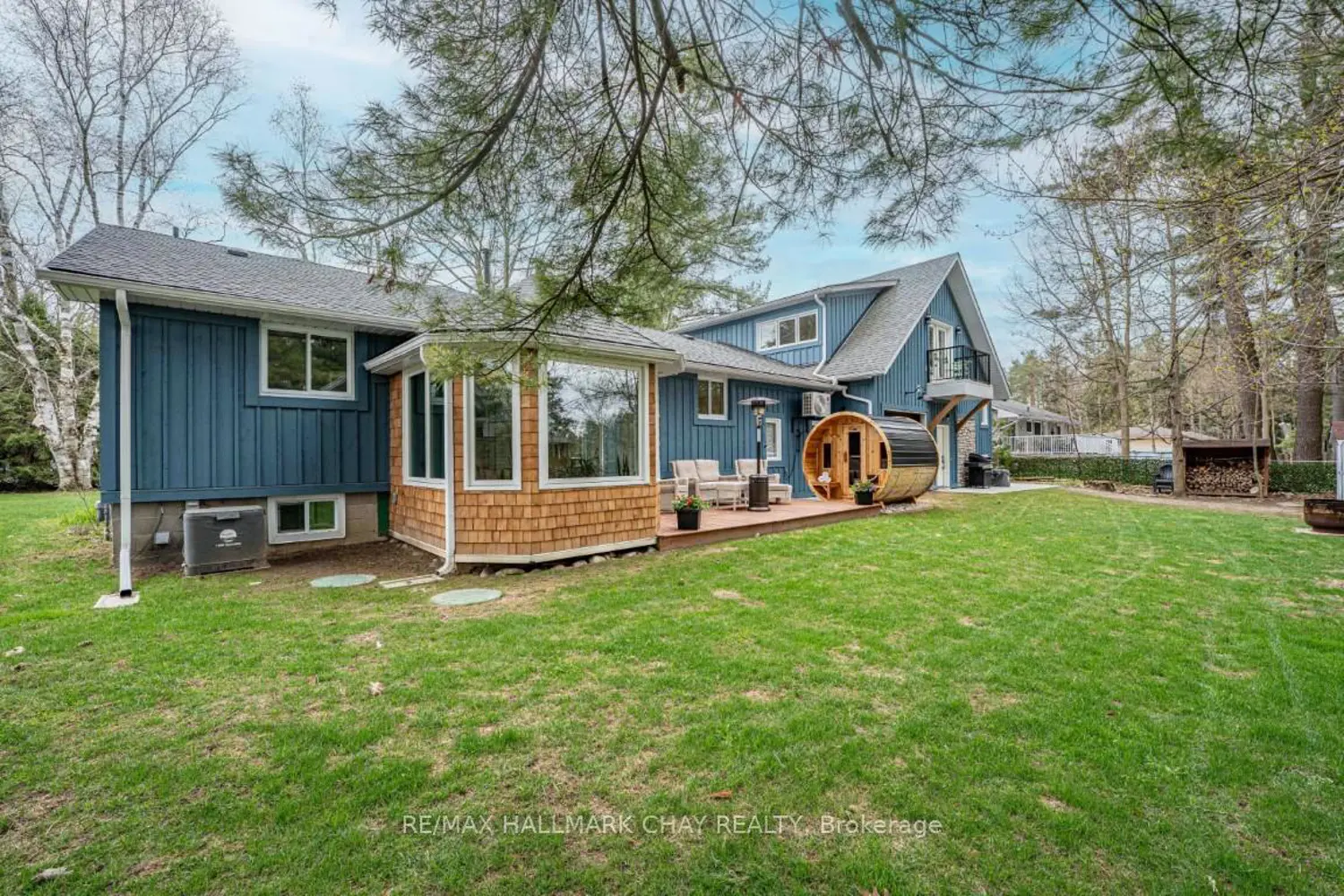 18 Lawrence Avenue photo 5
