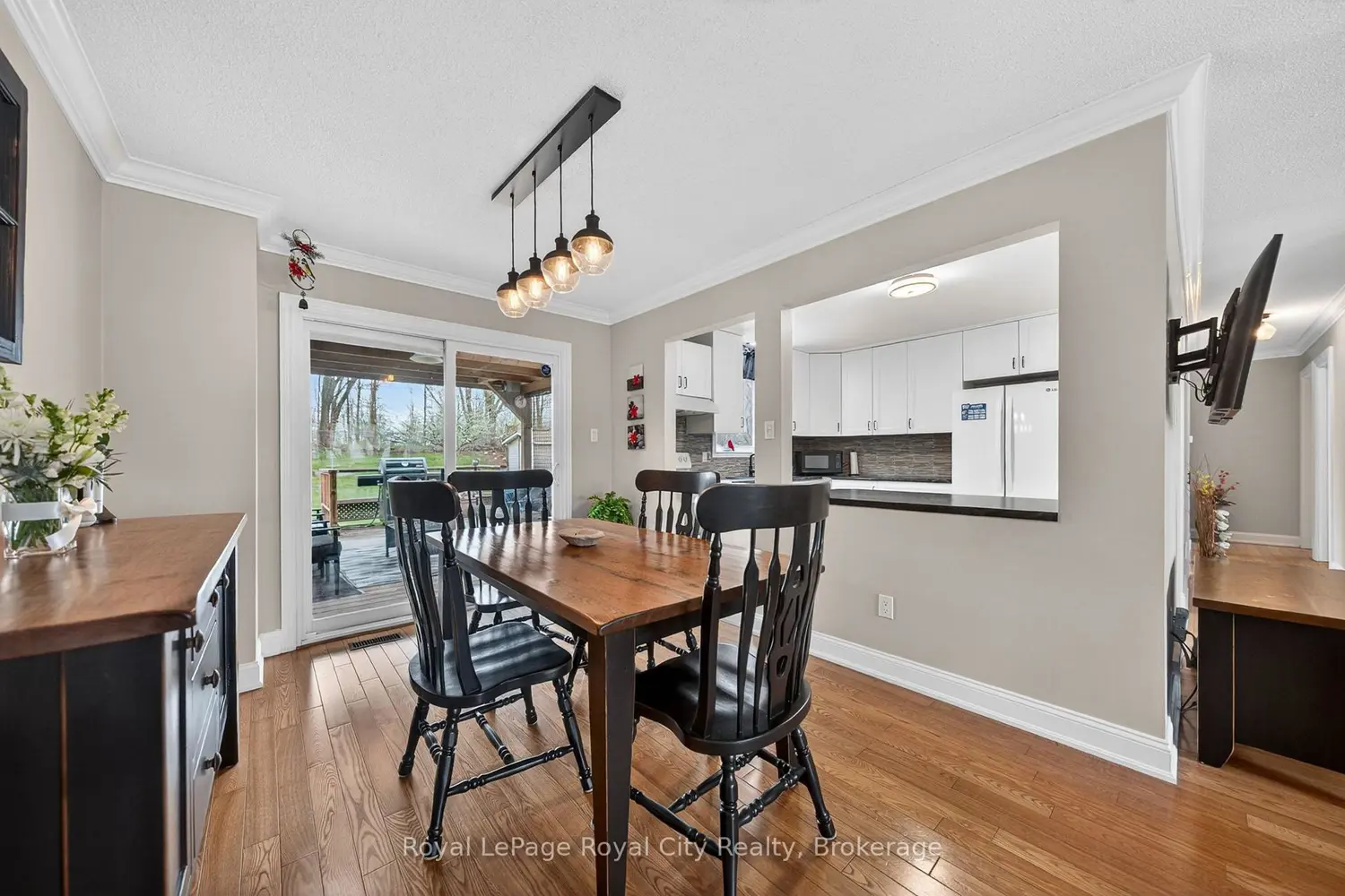69 Sanderson Drive photo 4