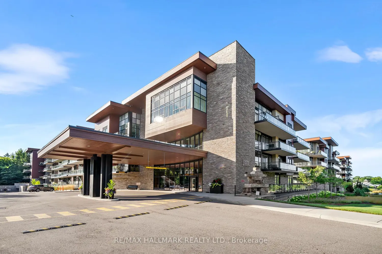 1575 Lakeshore Road 111