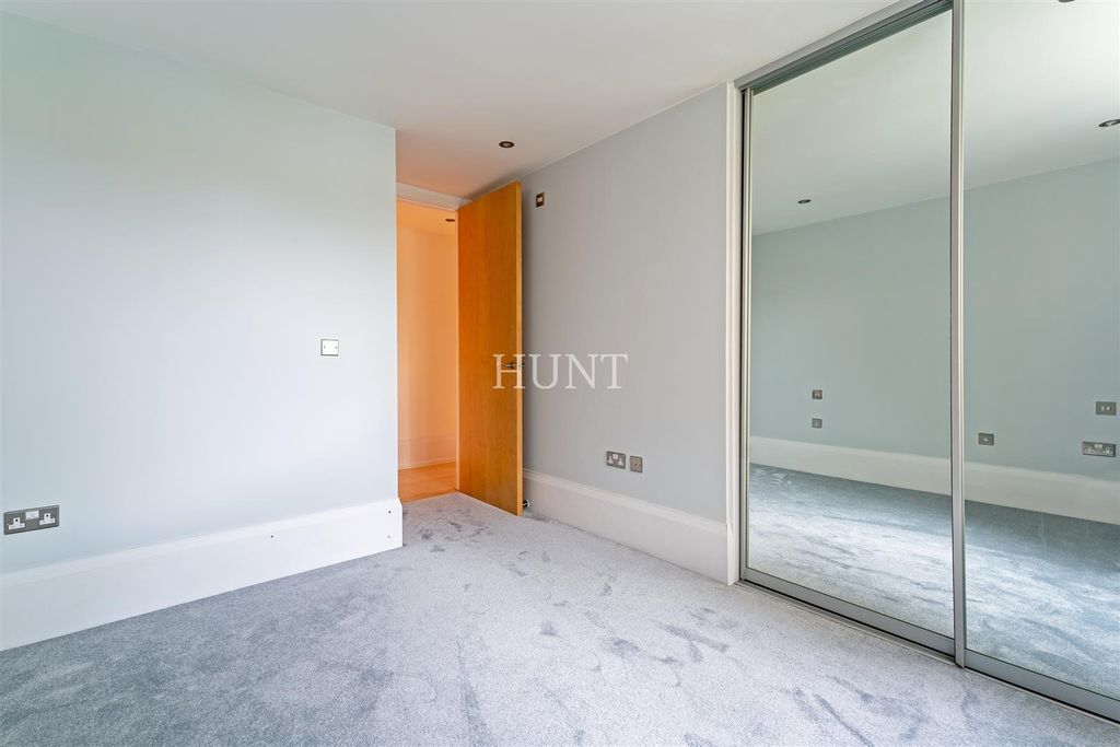 Additional image 10 of 2 bed flat to rentThe Atrium, Lower Queens Road, Buckhurst Hill IG9