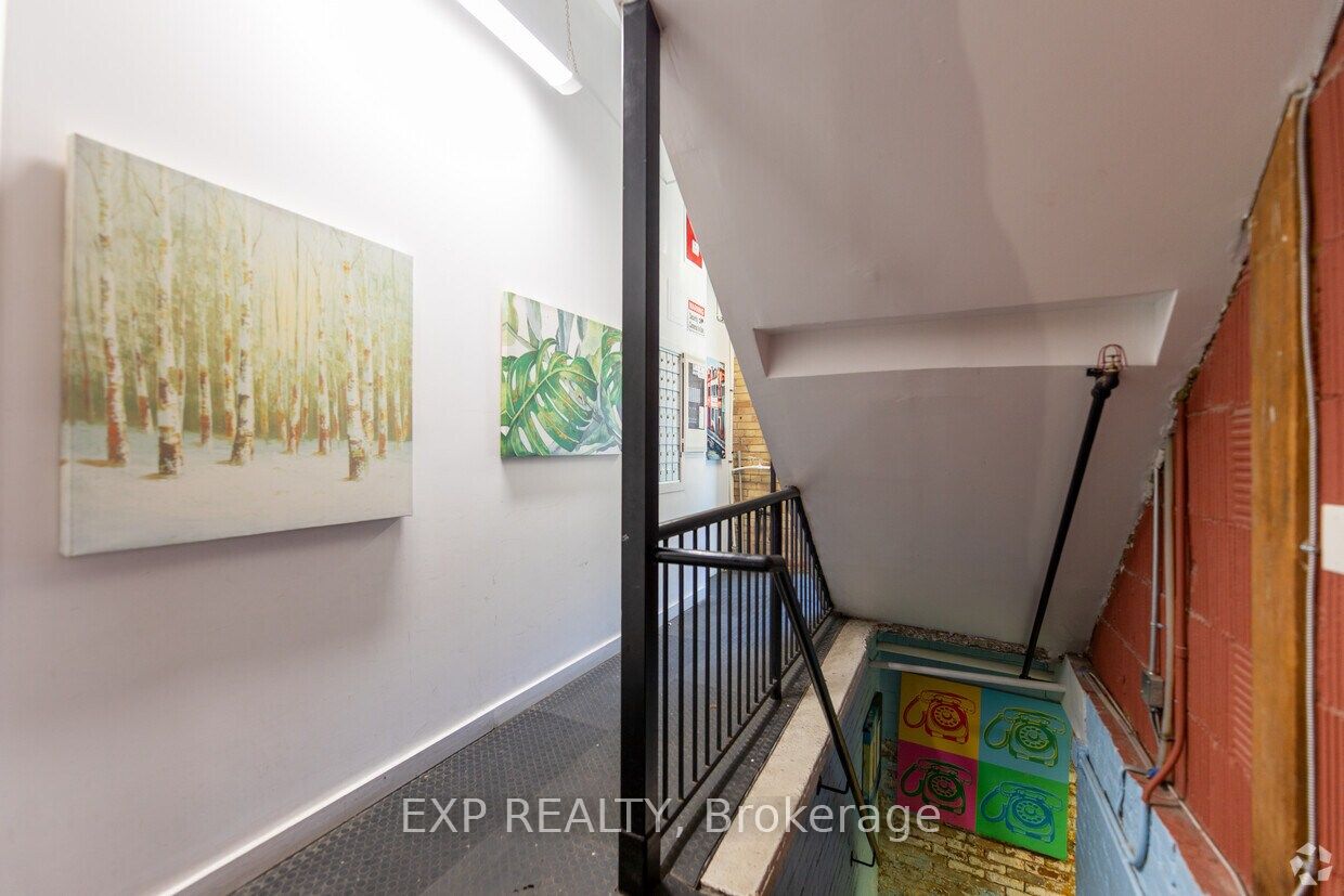 Additional image 6 of 2480 Dundas Street W, Toronto, ON, M6P 1W9