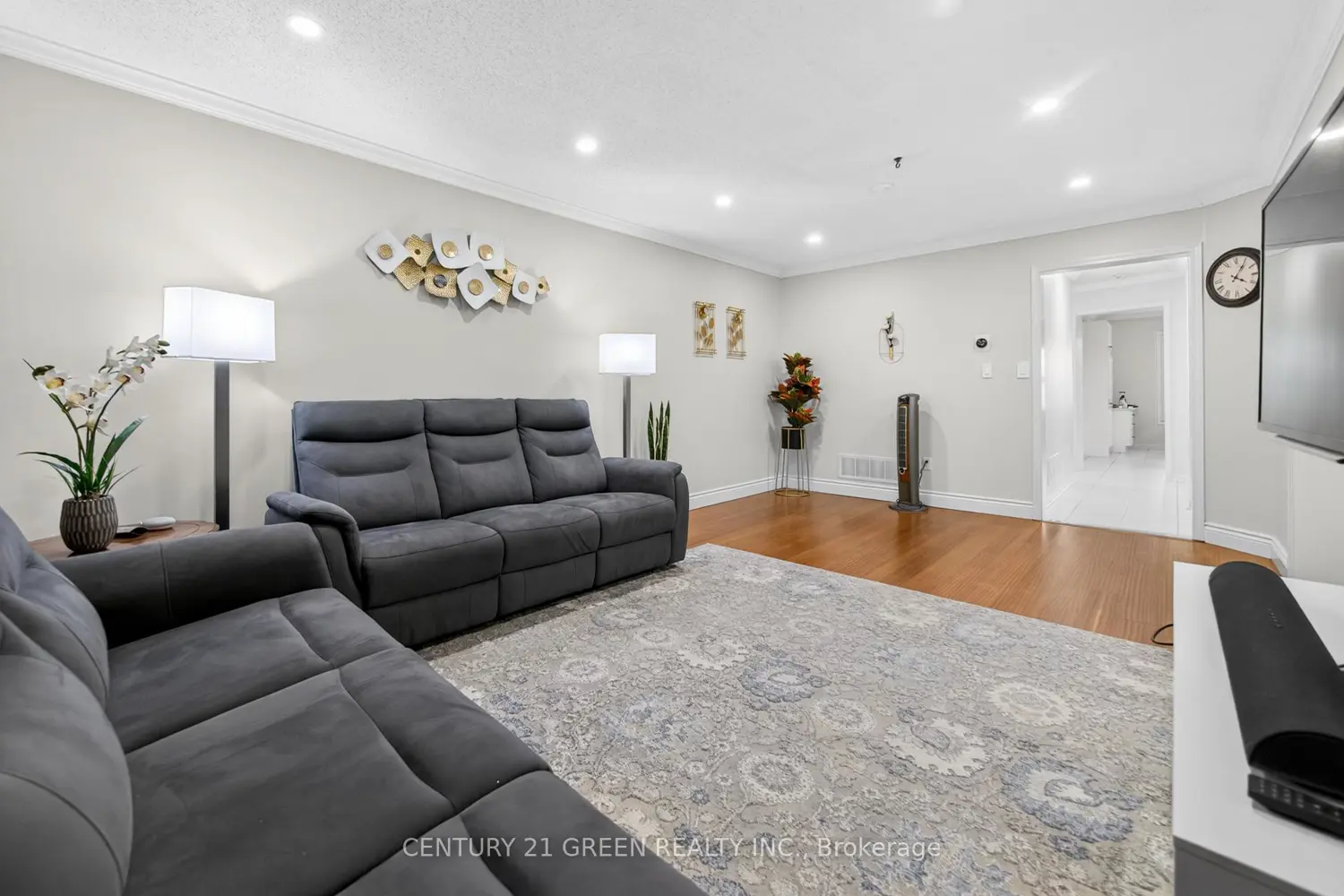 1666 Allan Crescent photo 5