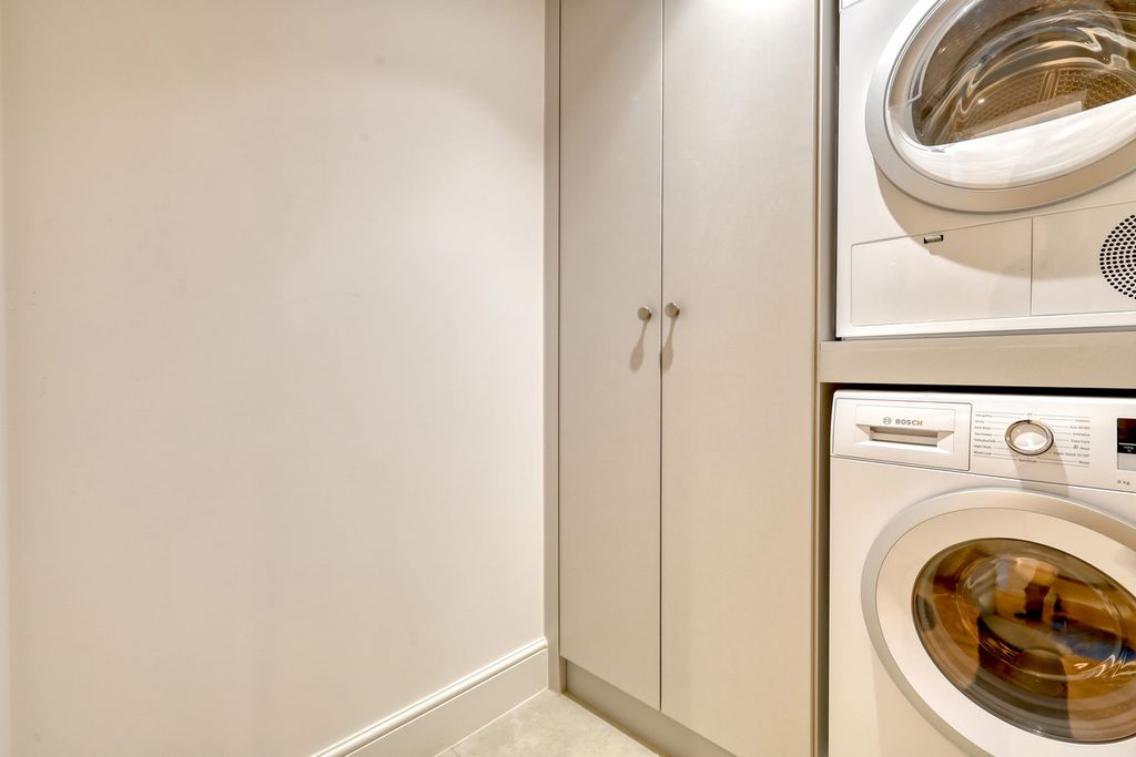 Additional image 10 of 2 bed flat to rentShenfield Road, Brentwood CM15