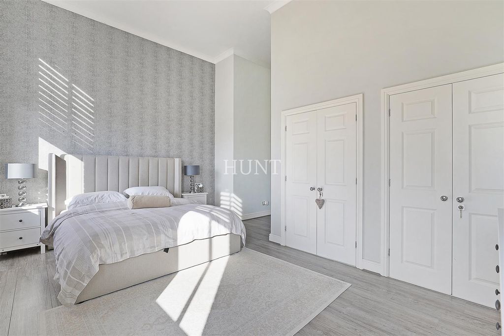Additional image 13 of 2 bed flat to rentBrandesbury Square, Repton Park, Woodford Green, Essex IG8