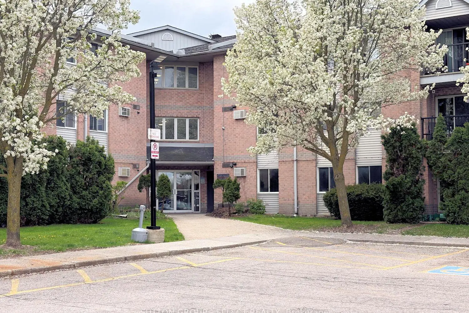 2228 Trafalgar Street 226