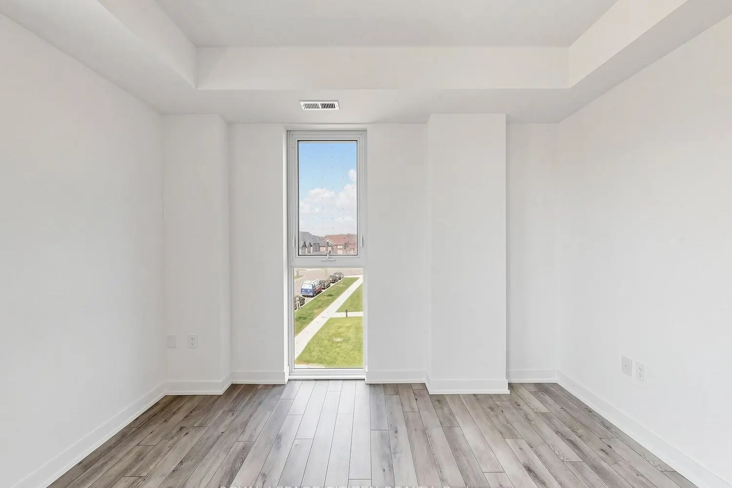Additional image 15 of 1005 Dundas Street 363
