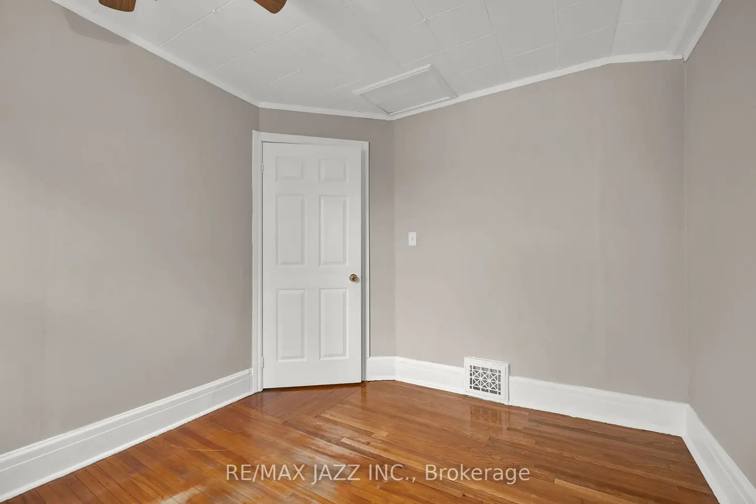 Additional image 19 of 636 Carnegie Avenue
