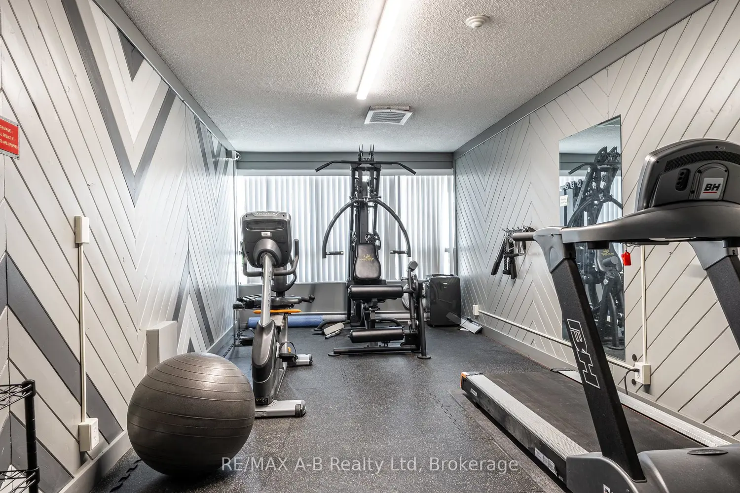Additional image 14 of 1600 Adelaide Street 301
