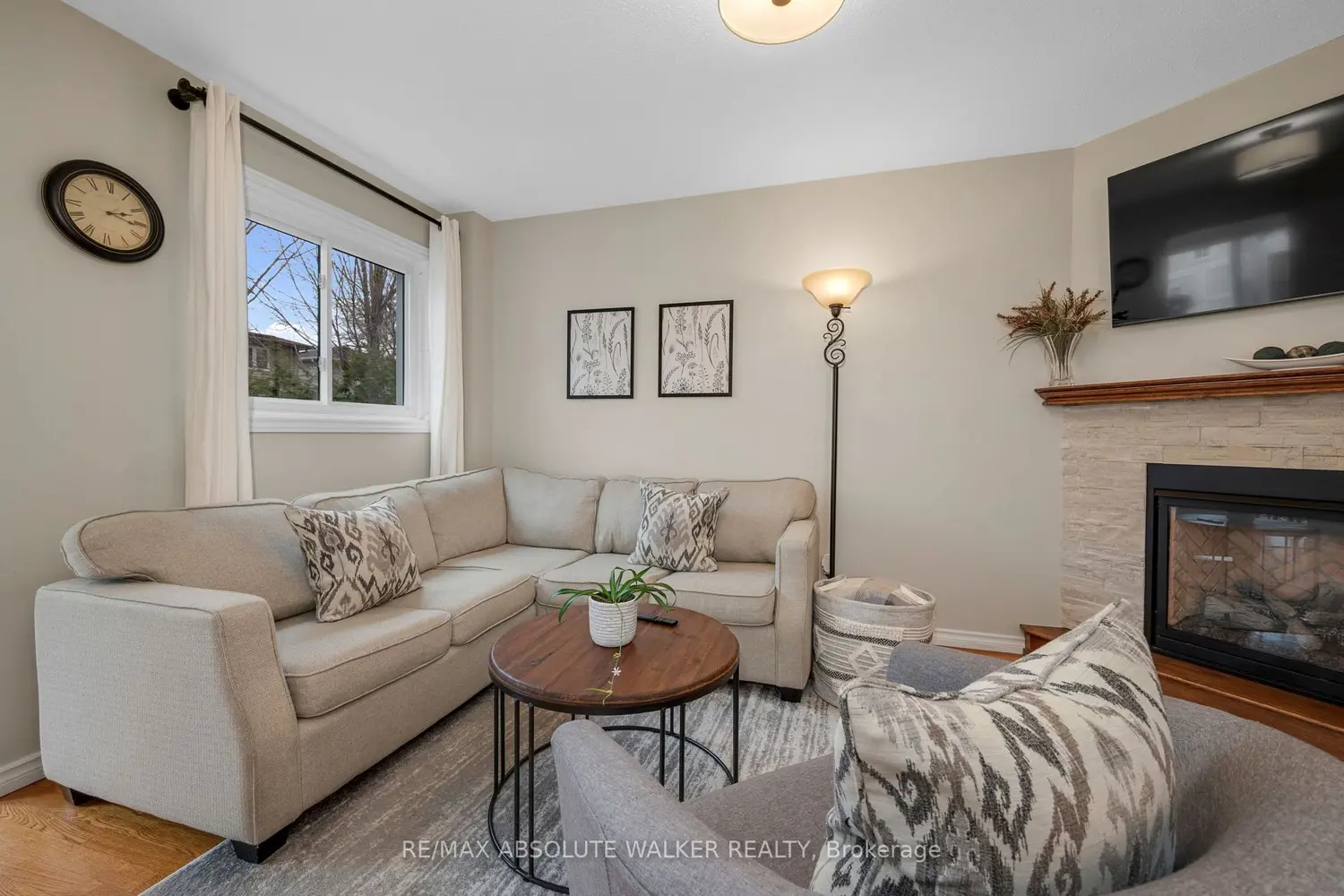 671 Mathieu Way photo 3