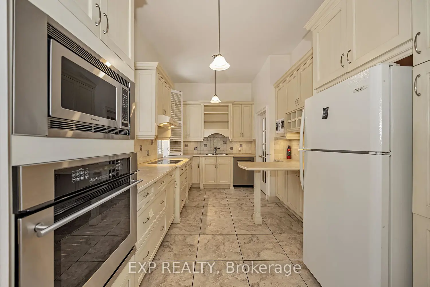 274 Daly Avenue 2 photo 4