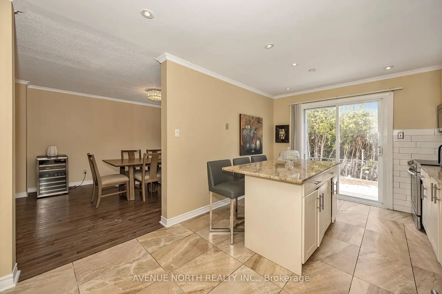 365 Lefebvre Way photo 4