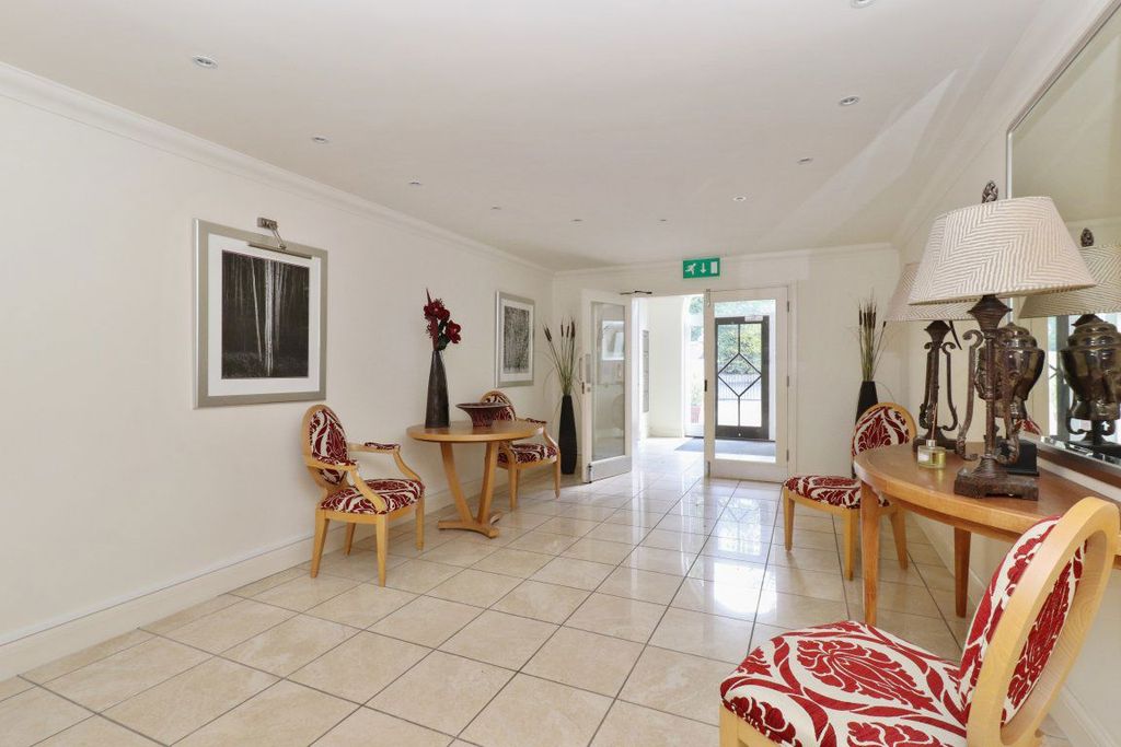 Additional image 4 of 3 bed flat to rentKincraig Drive, Sevenoaks TN13