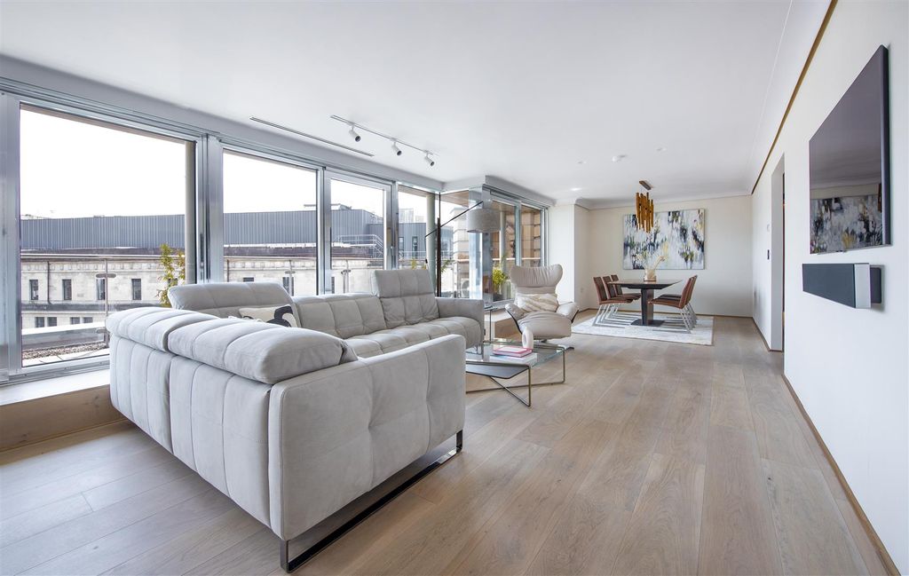Additional image 2 of 5 bed flat to rentCentury Buildings, St Mary's Parsonage, Manchester M3
