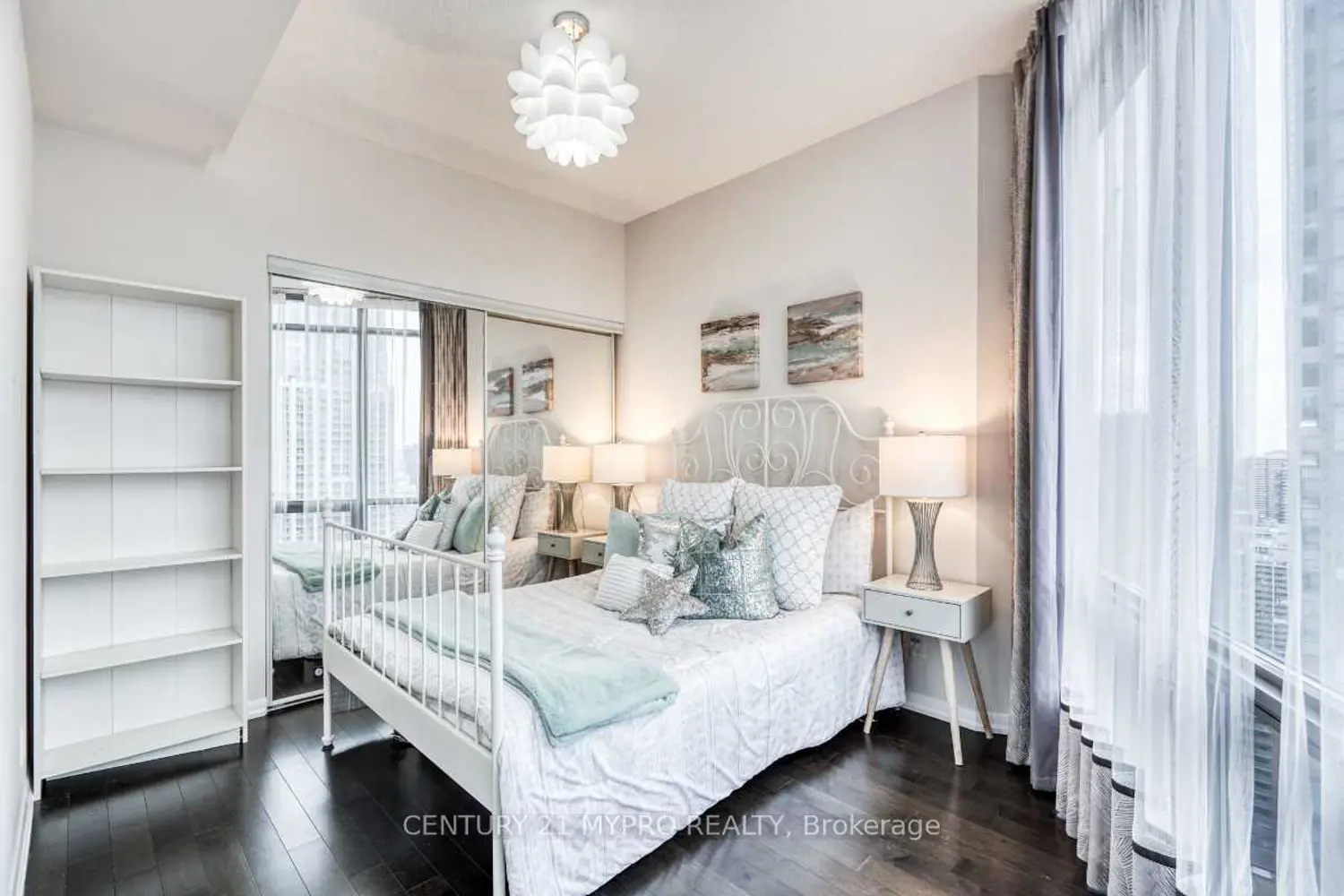 Additional image 15 of 832 Bay Street 2810