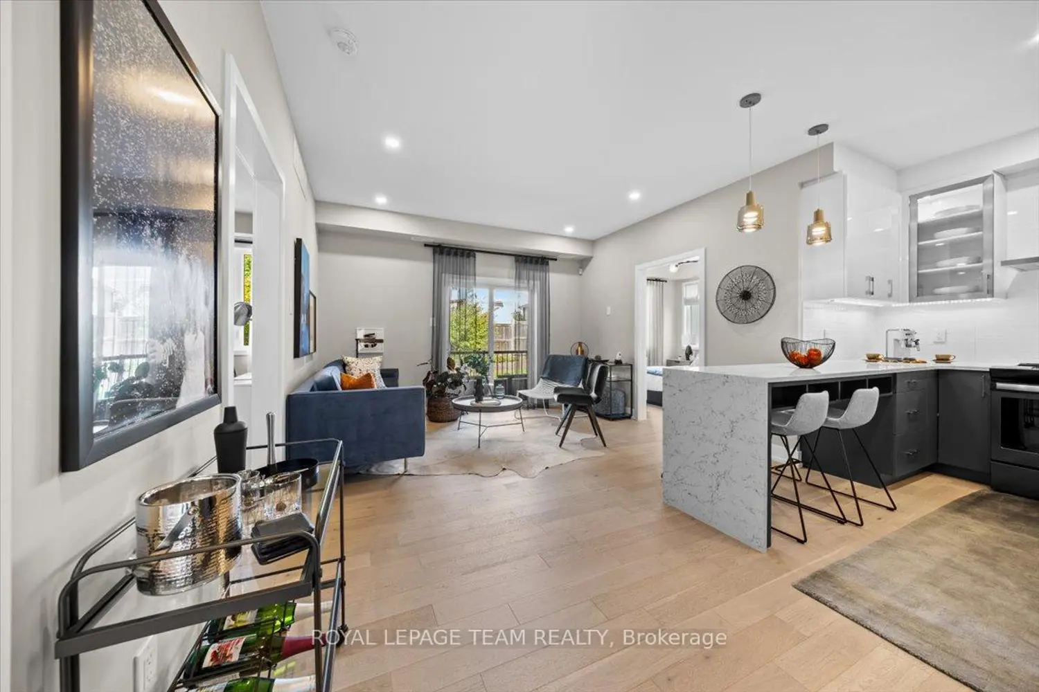 2376 Tenth Line Road 307 photo 4