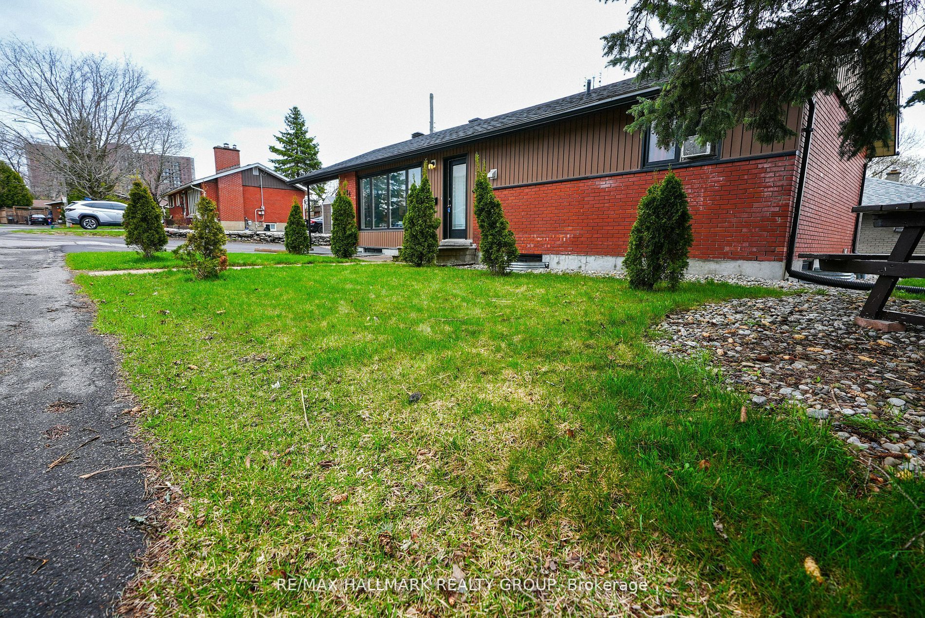 Additional image 2 of 924 Bermuda Avenue, Ottawa, ON, K1K 0V6