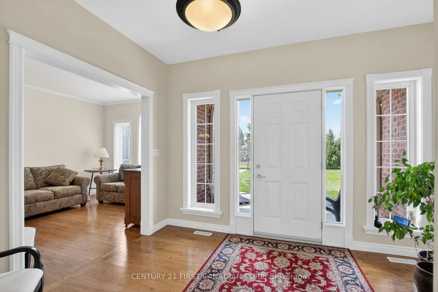 653 Peter Street photo 2