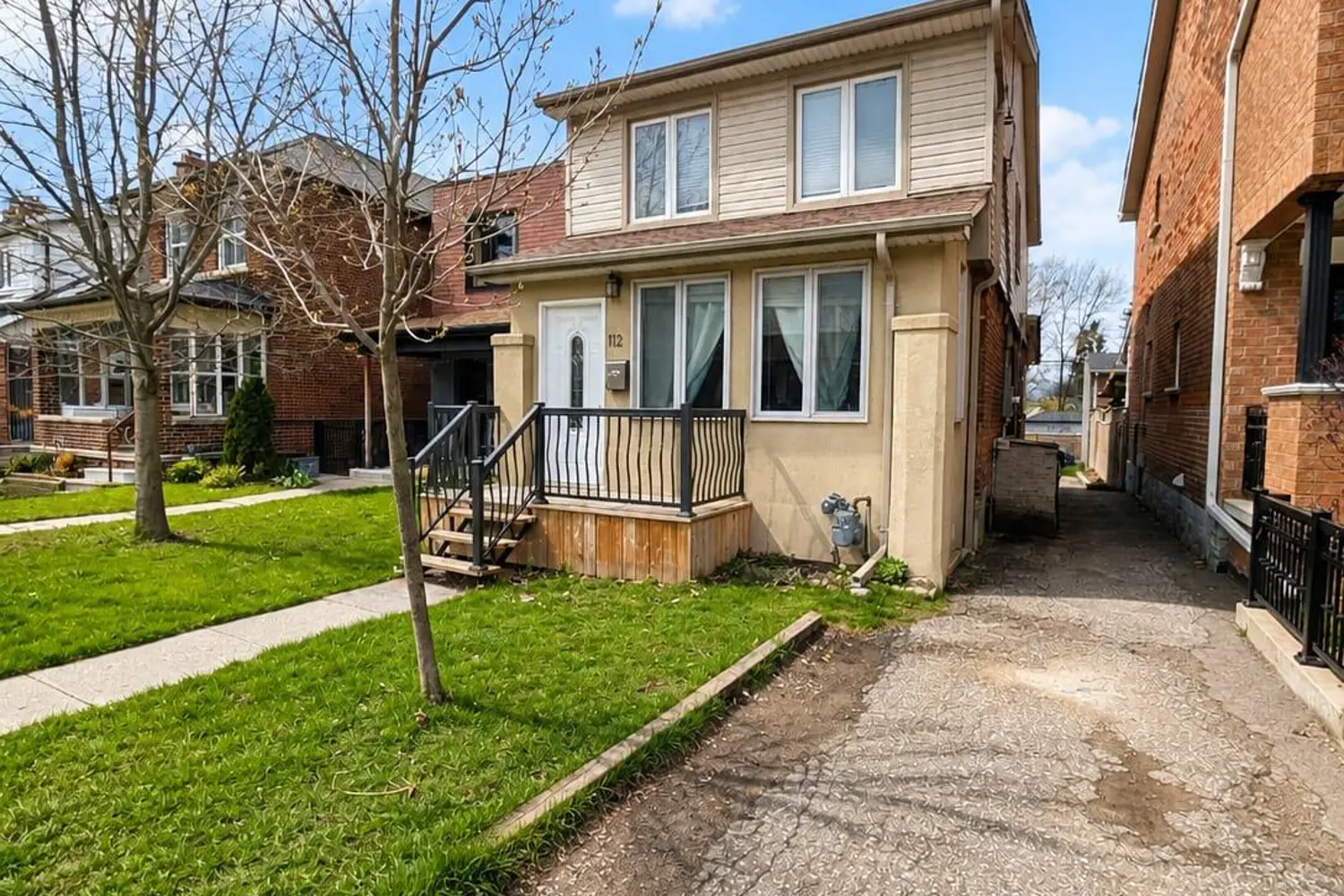 112 Silverthorn Avenue