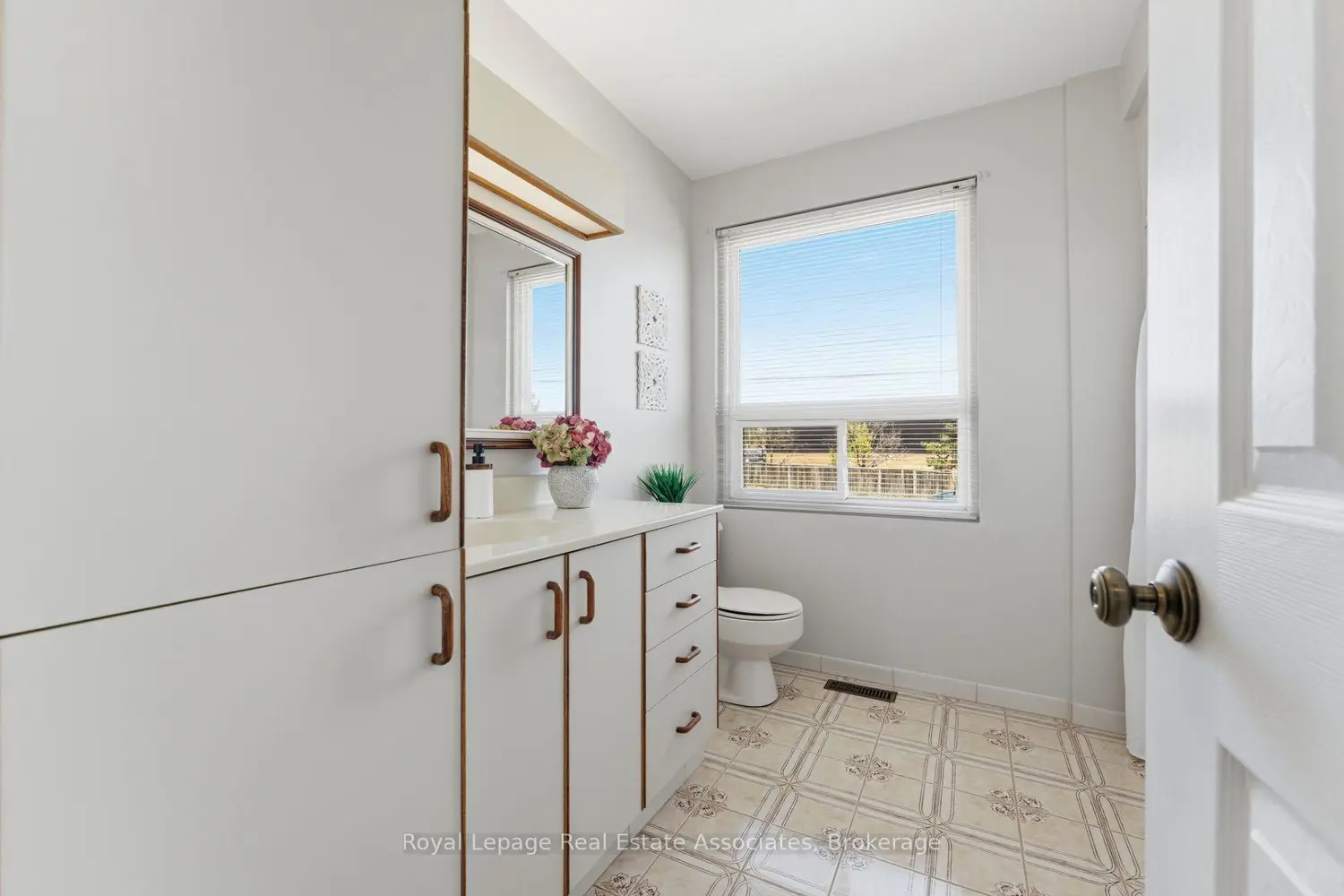 Additional image 9 of 1616 Haig Boulevard 5