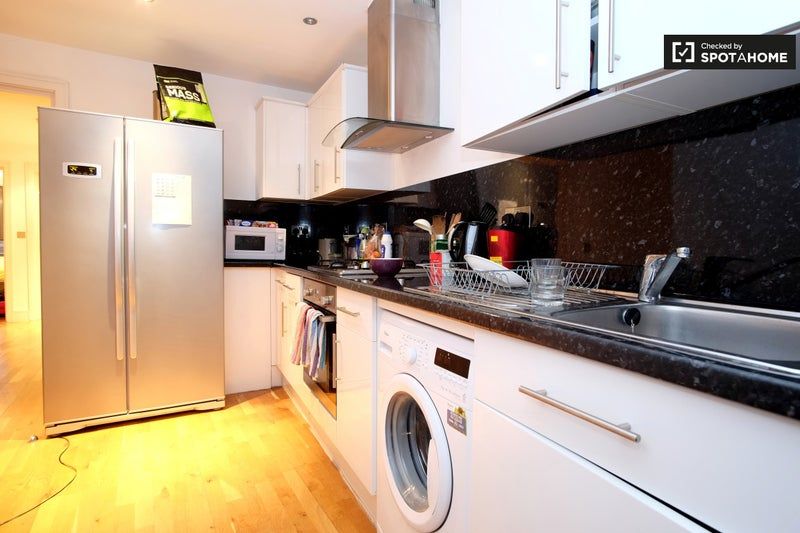 3 bed shared accommodation to rentLondon E14 photo 4