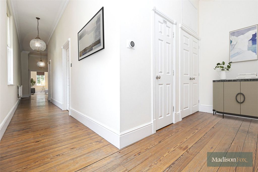Additional image 6 of 3 bed flat to rentAlexandra House, Richmond Drive, Woodford Green, Essex IG8