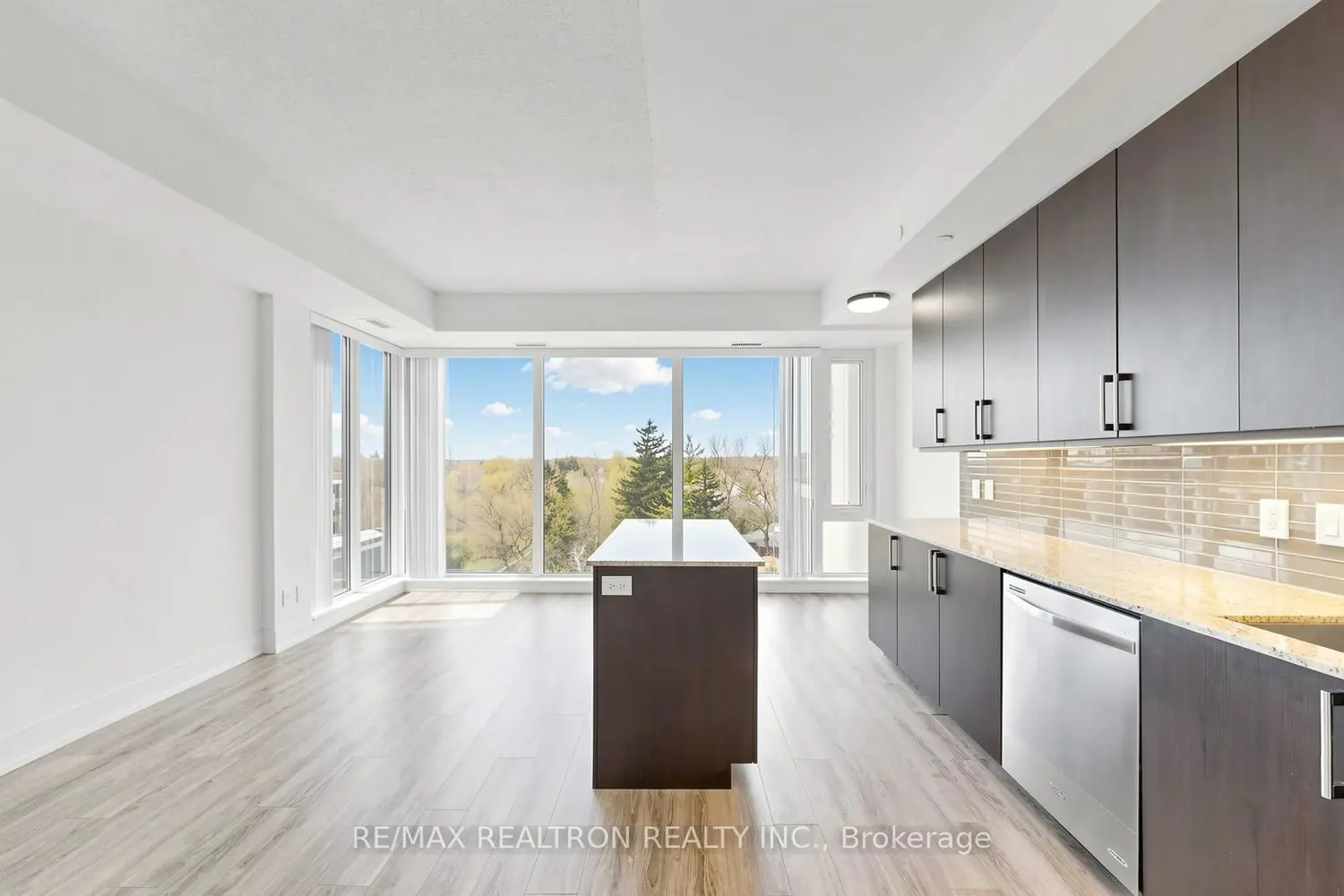 Additional image 9 of 9608 Yonge Street 606