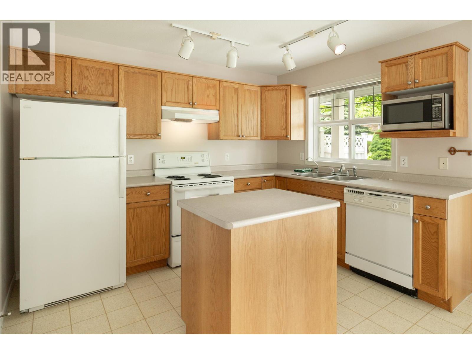 Additional image 3 of 101-3825 Glen Canyon Drive, West Kelowna, BC, V4T2T4
