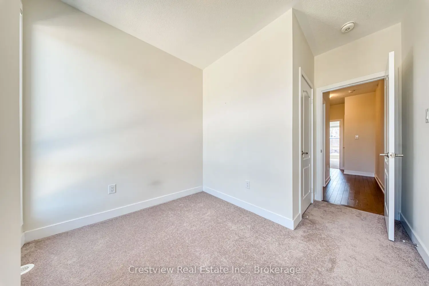 Additional image 10 of 84 Stauffer Crescent