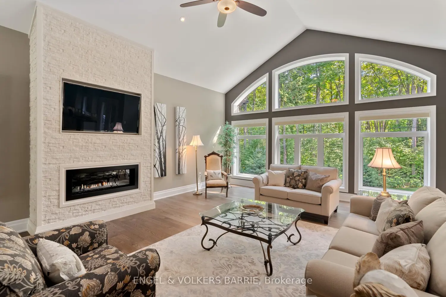 7 Gallagher Crescent photo 2