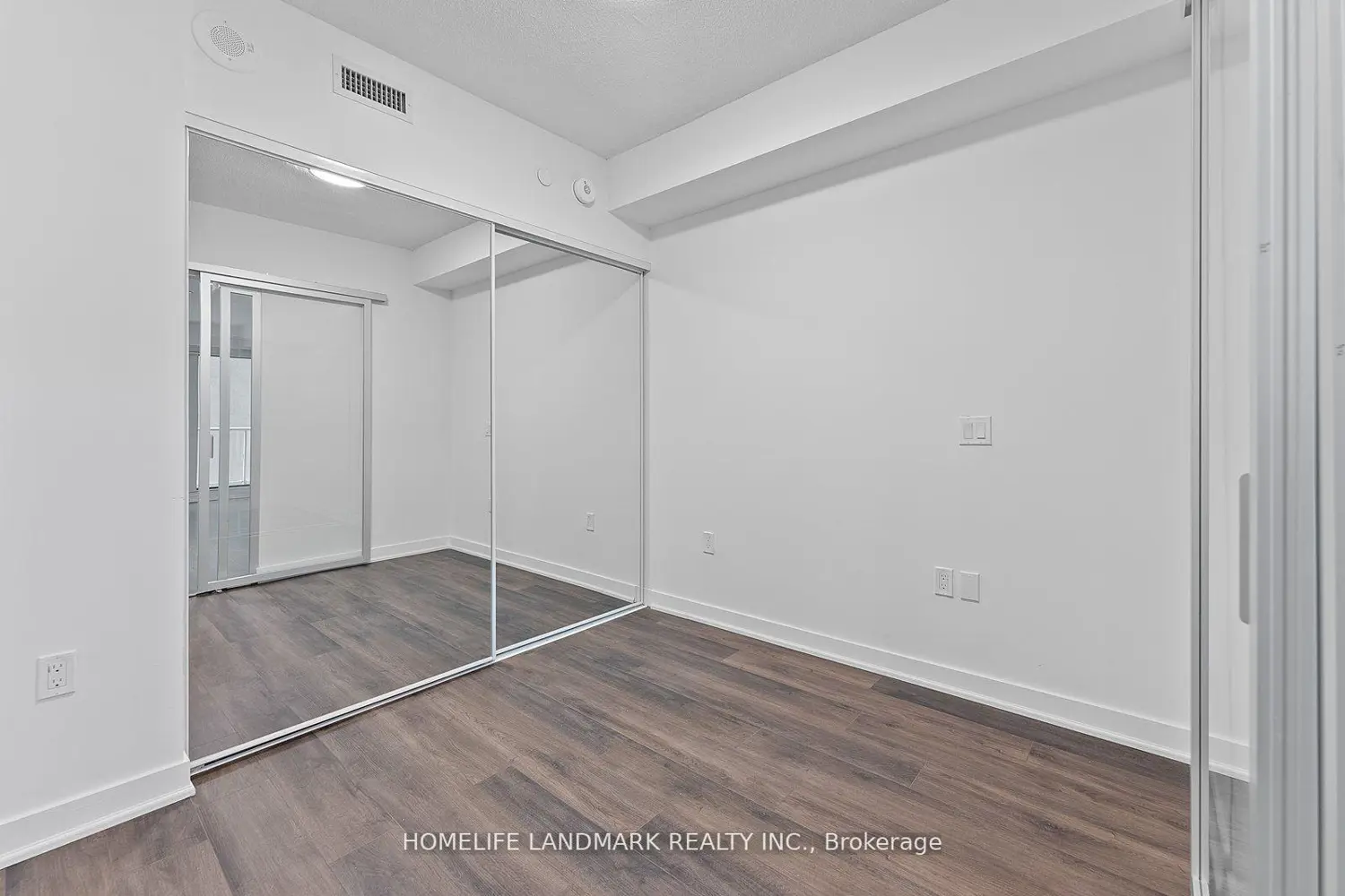 Additional image 11 of 230 Simcoe Street 1129
