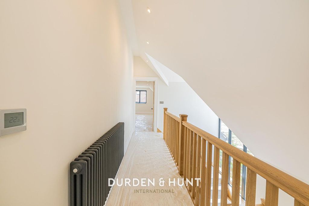 Additional image 20 of 4 bed detached house to rentMott Street, Loughton IG10