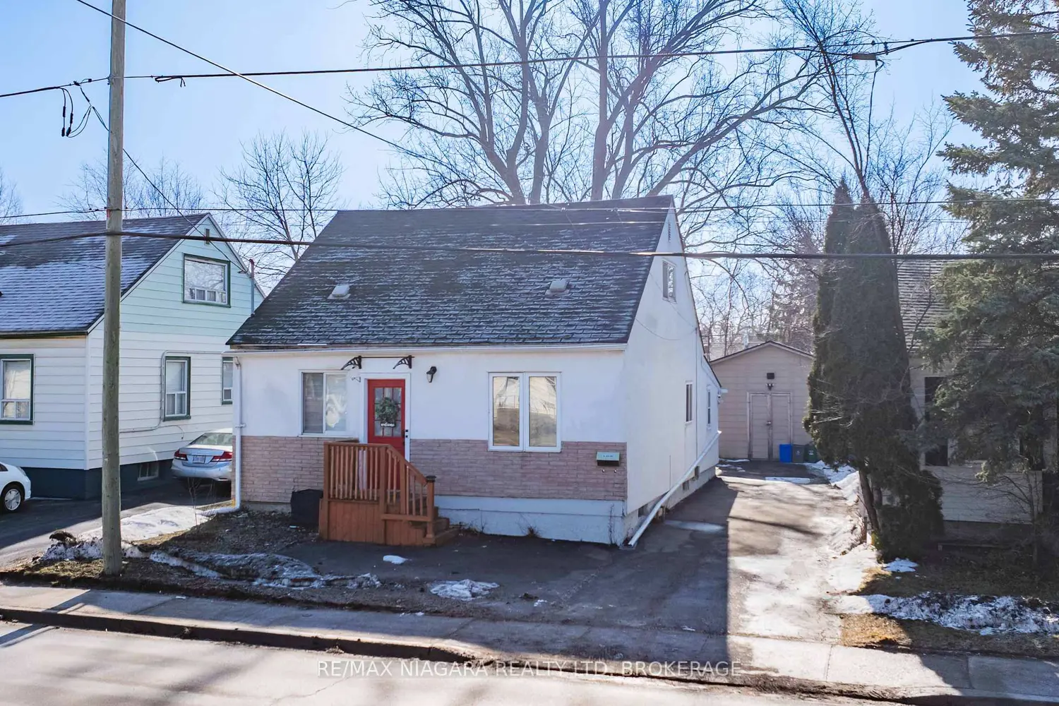 412 Welland Avenue