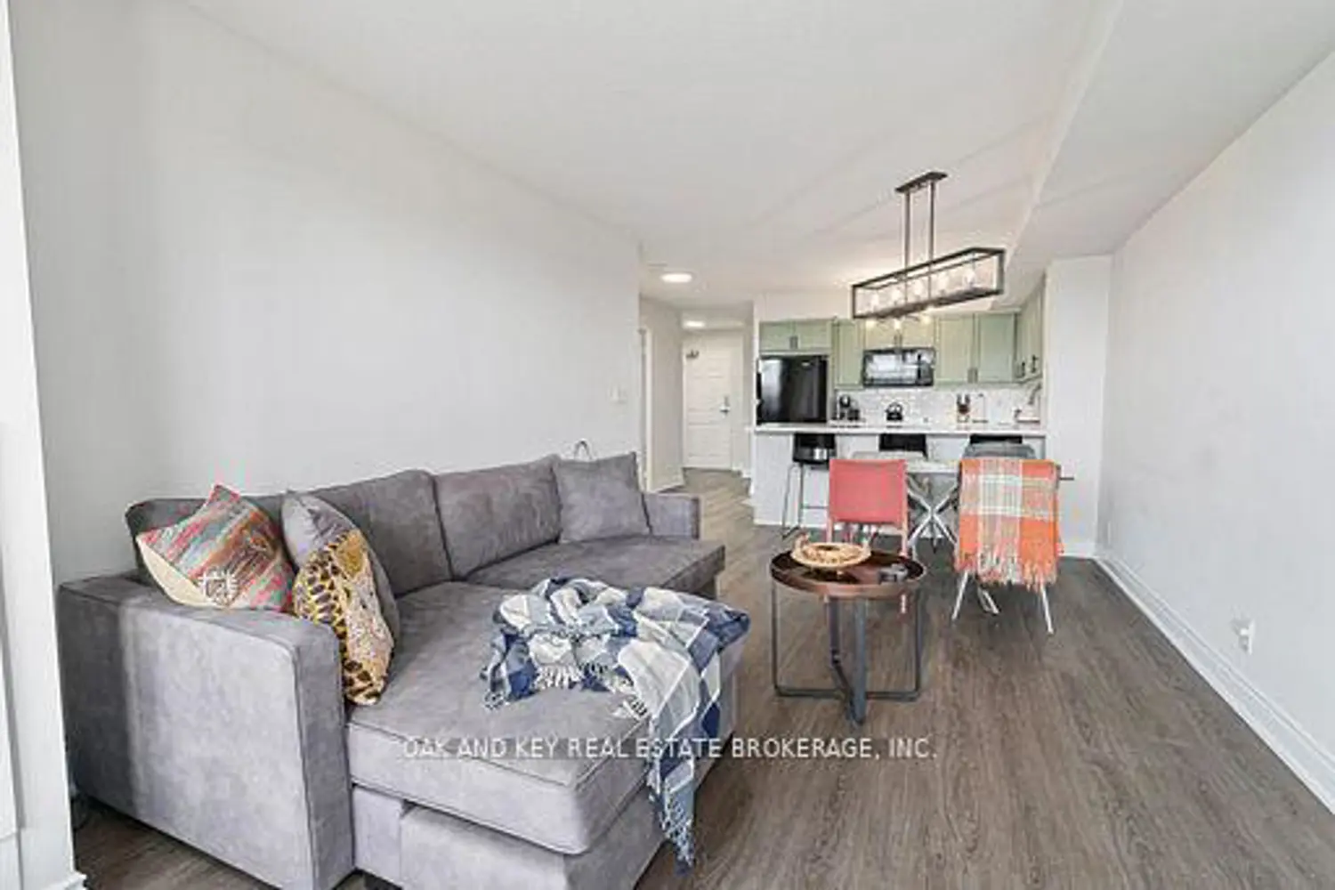 Additional image 6 of 245 Davisville Avenue 613