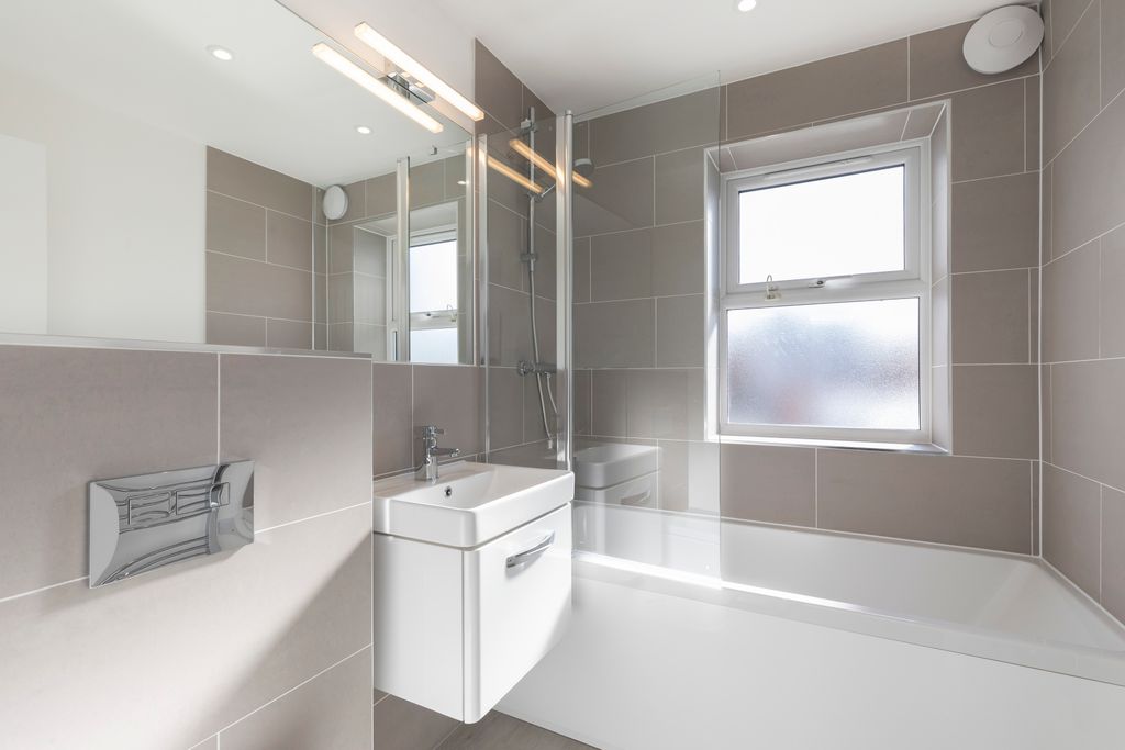 Additional image 7 of 2 bed flat to rentHales Road, Cheltenham GL52