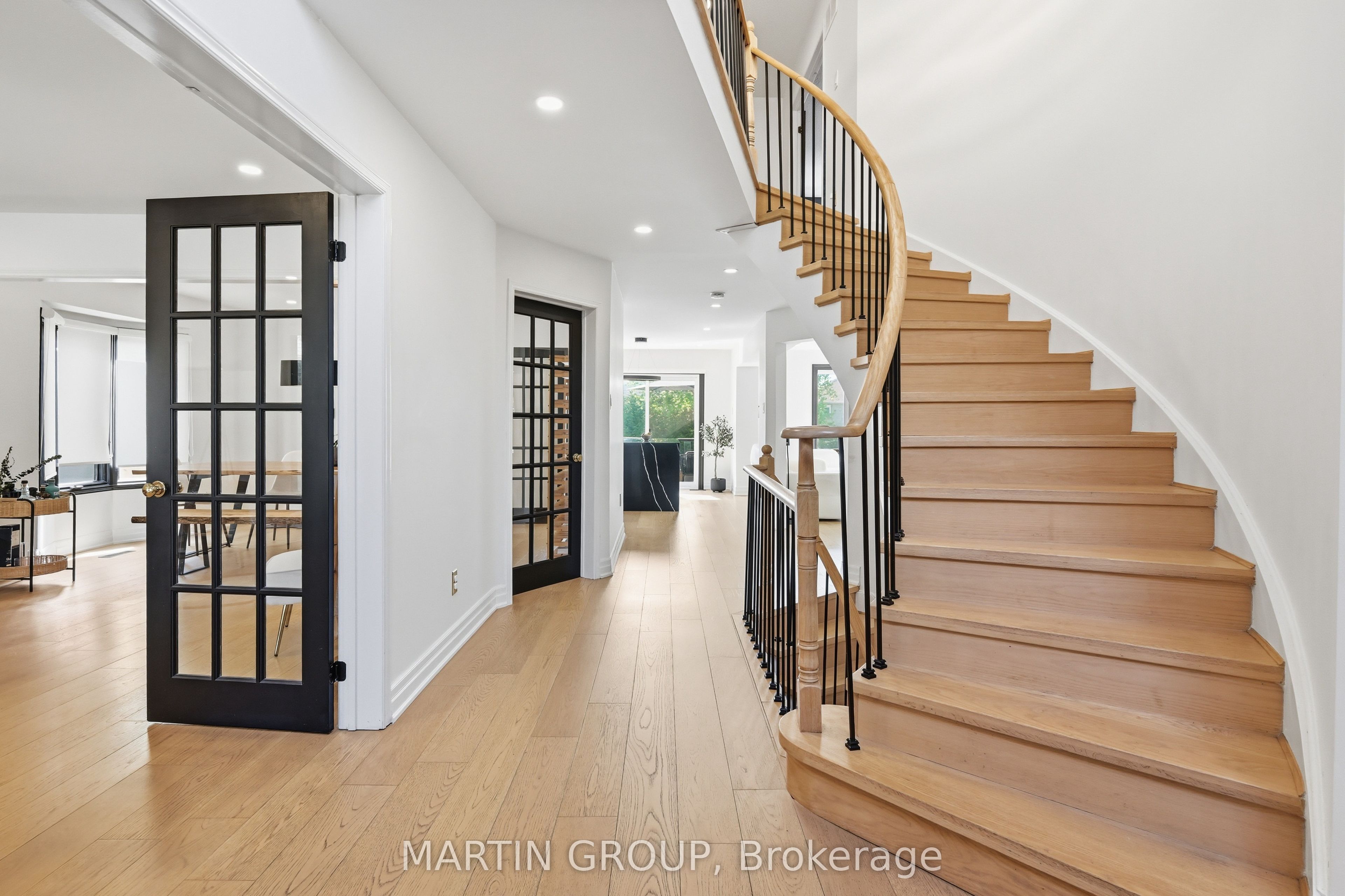 Additional image 3 of 376 Carrier Lane, Oakville, ON, L6H 5E9