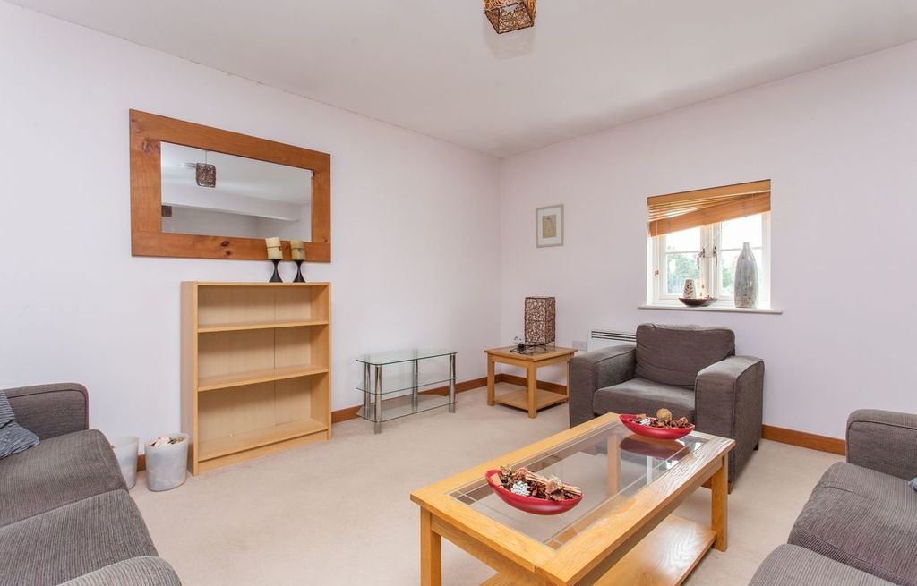 Additional image 2 of 2 bed flat to rentWeir Court, Barton Mill Road, Canterbury, Kent CT1