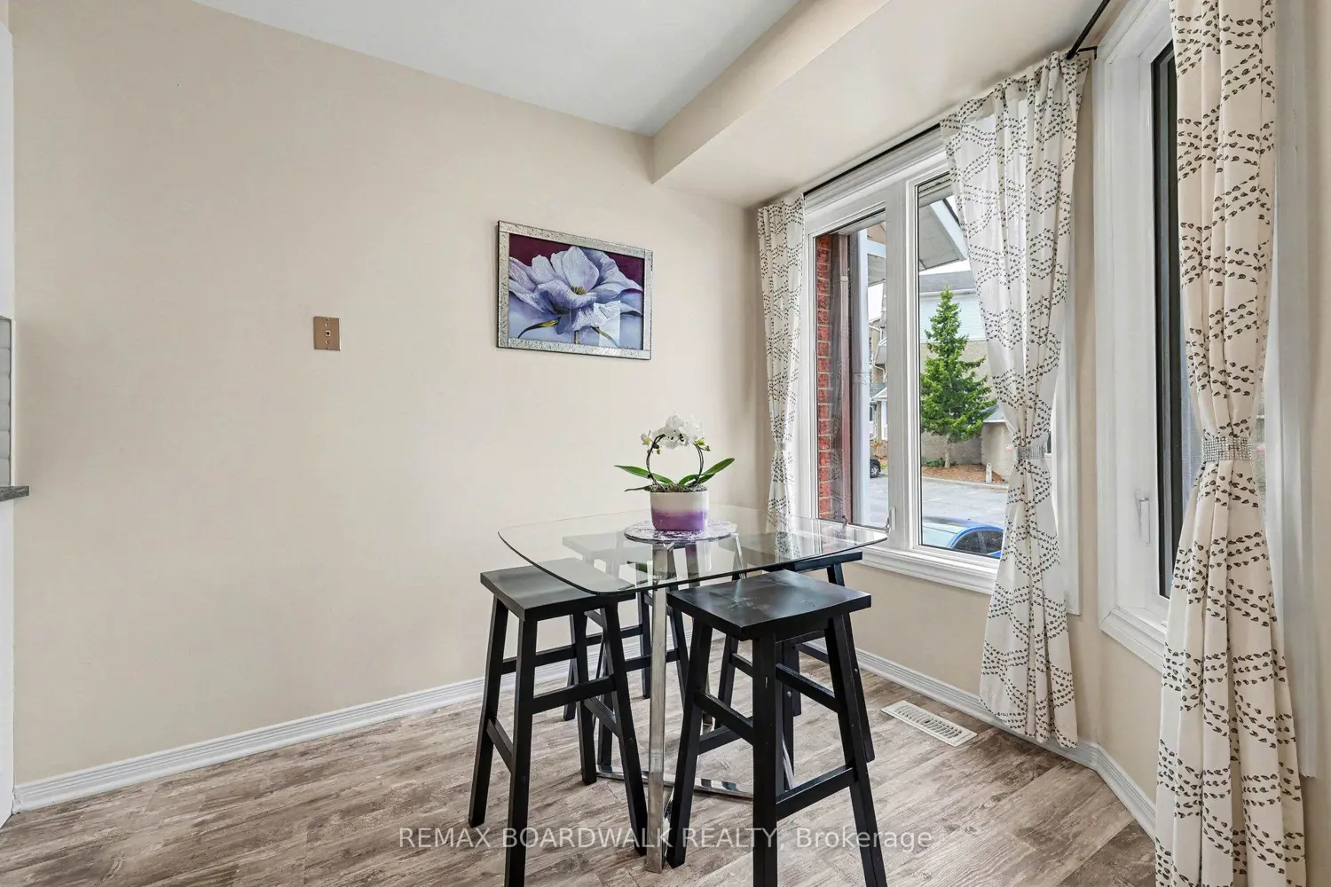 1607 Locksley Lane photo 4