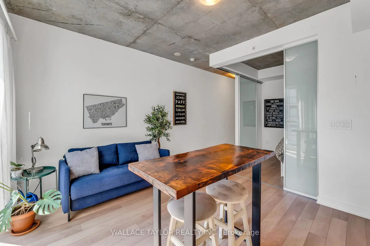 Additional image 10 of 210 Simcoe Street 1702