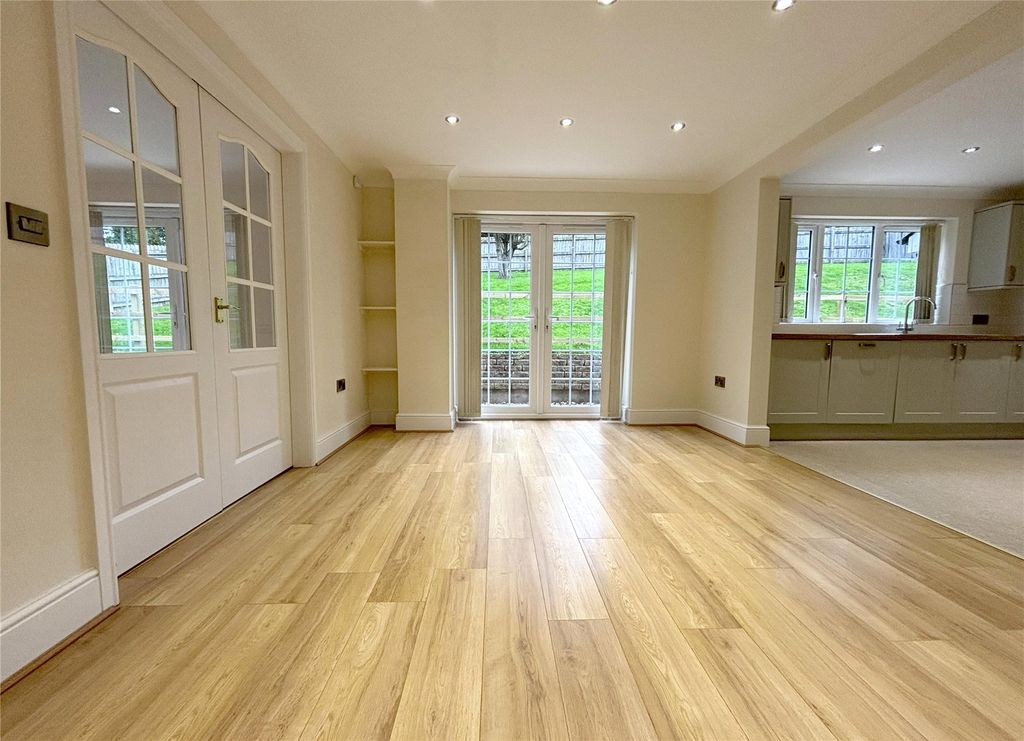 4 bed detached house to rentPinn Hill, Exeter, Devon EX1 photo 3