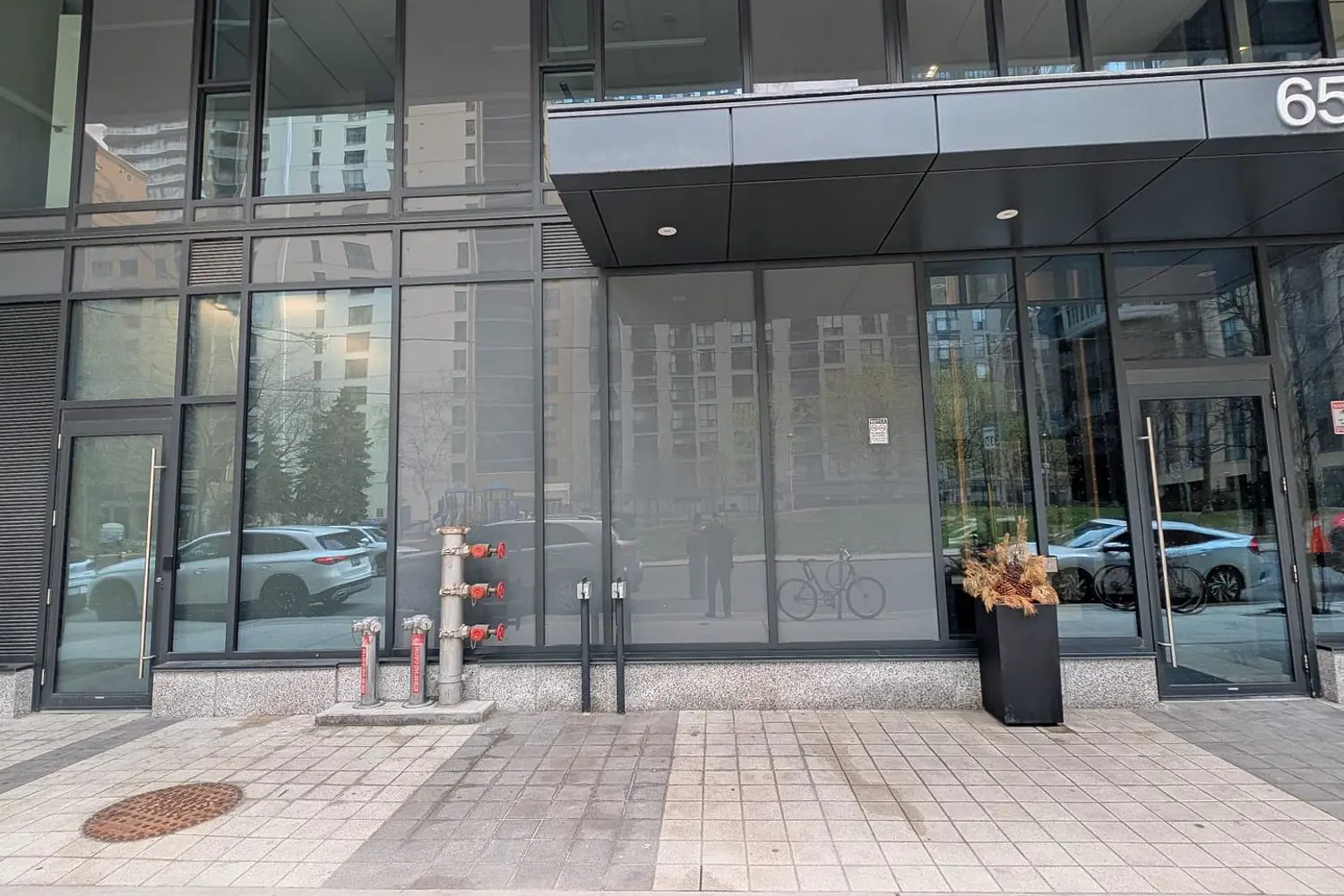 65 Mutual Street 906
