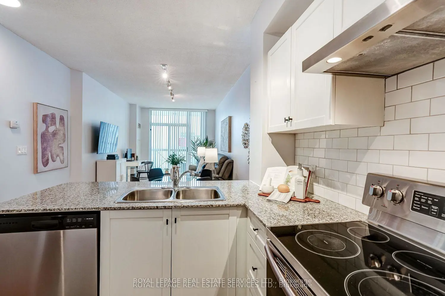 1359 Rathburn Road 1106