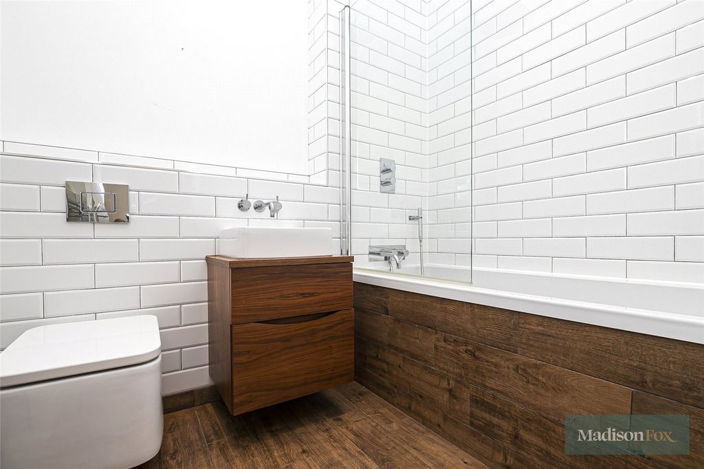 Additional image 11 of 3 bed flat to rentAlexandra House, Richmond Drive, Woodford Green, Essex IG8
