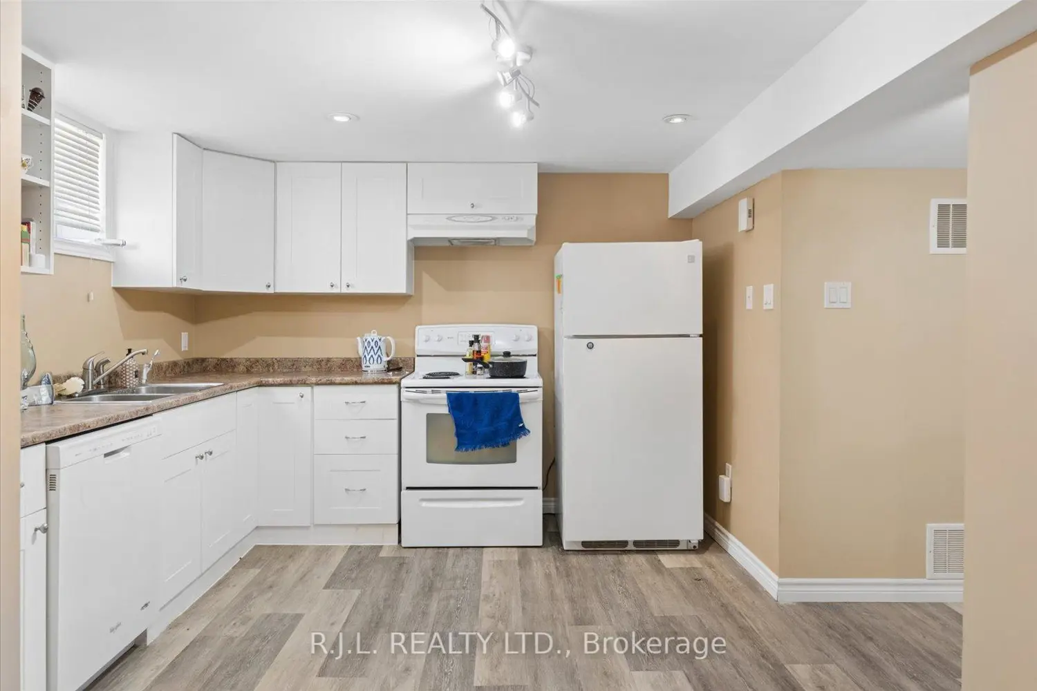 Additional image 11 of 567 Howden Street