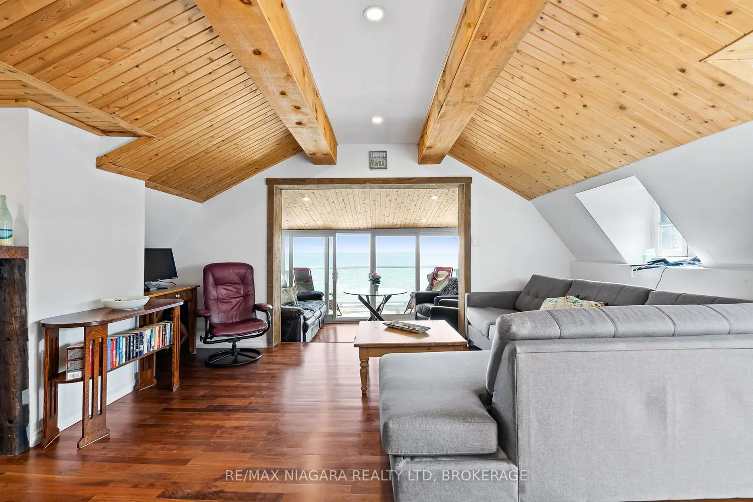 105 Lighthouse Drive photo 5