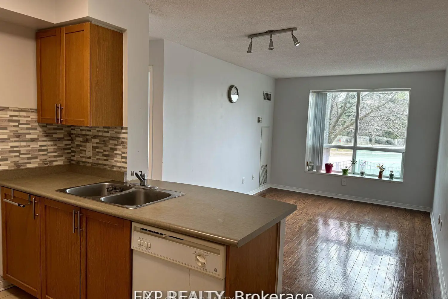 Additional image 3 of 51 Baffin Crescent 301
