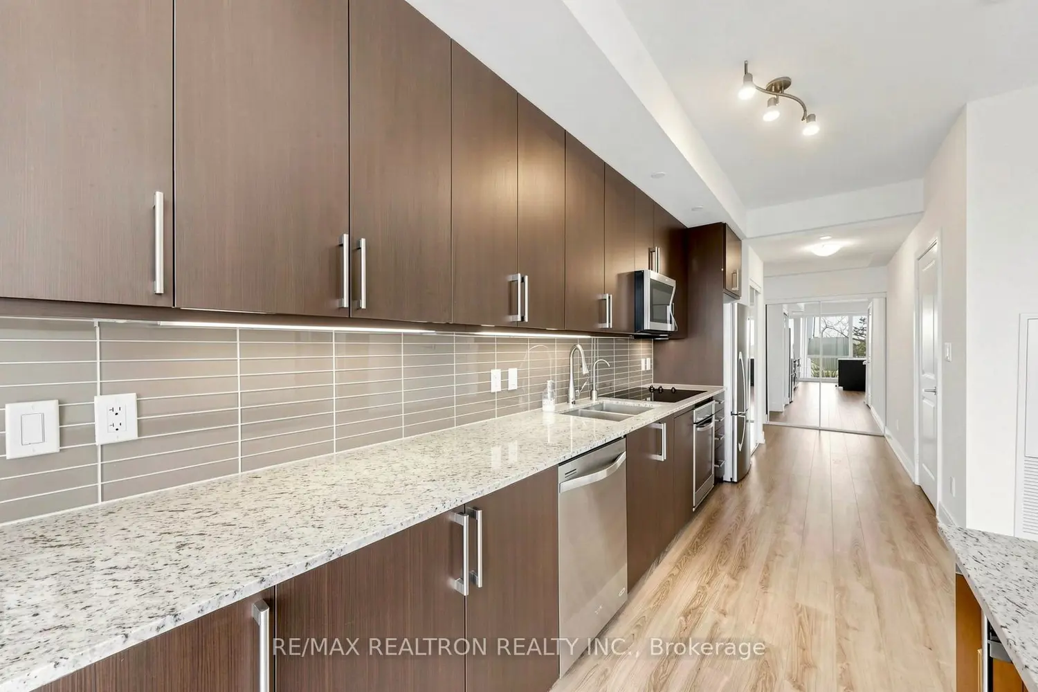 Additional image 14 of 9608 Yonge Street 606